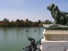 �tang du parc du Retiro sur lequel on peut voir quelques embarcations