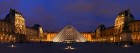 La pyramide du Louvre au coucher du soleil