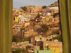 Vue de Guanajuato entre deux cactus