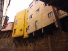 Des maisons perch�es au-dessus du vide