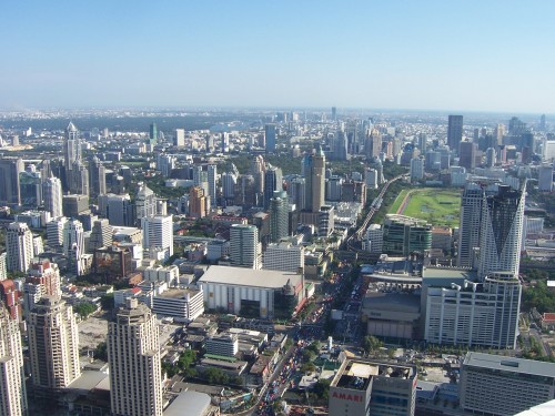 Vue sur des immeubles de Bangkok depuis la tour Baiyoke Tower II